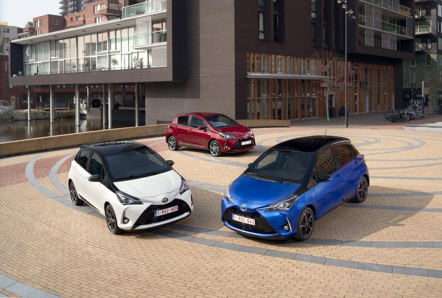  Toyota Yaris Hybrid Bi-Tone 2017 года  (фото 42 из 42)